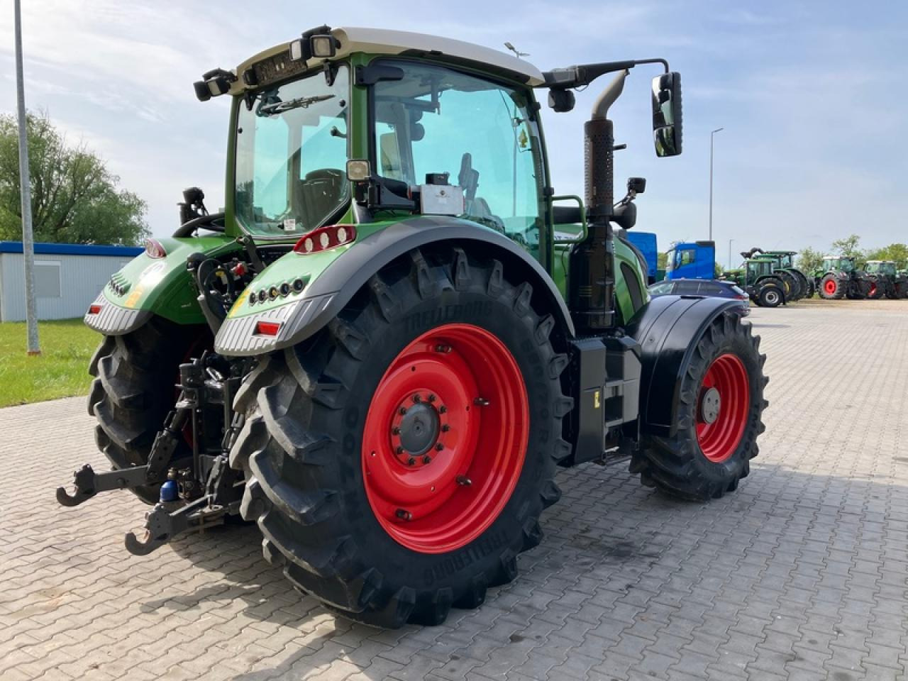 Farm tractor Fendt VARIO 724 RTK: picture 4