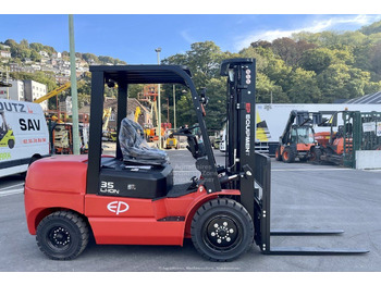 Electric forklift