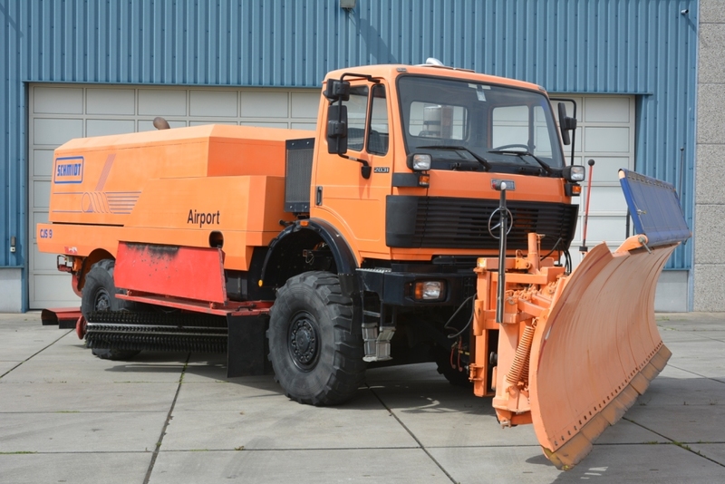 Mercedes SK 2031 4x4x4 Schmidt CJS9 airport sweeper snow plough on lease Mercedes SK 2031 4x4x4 Schmidt CJS9 airport sweeper snow plough: picture 1