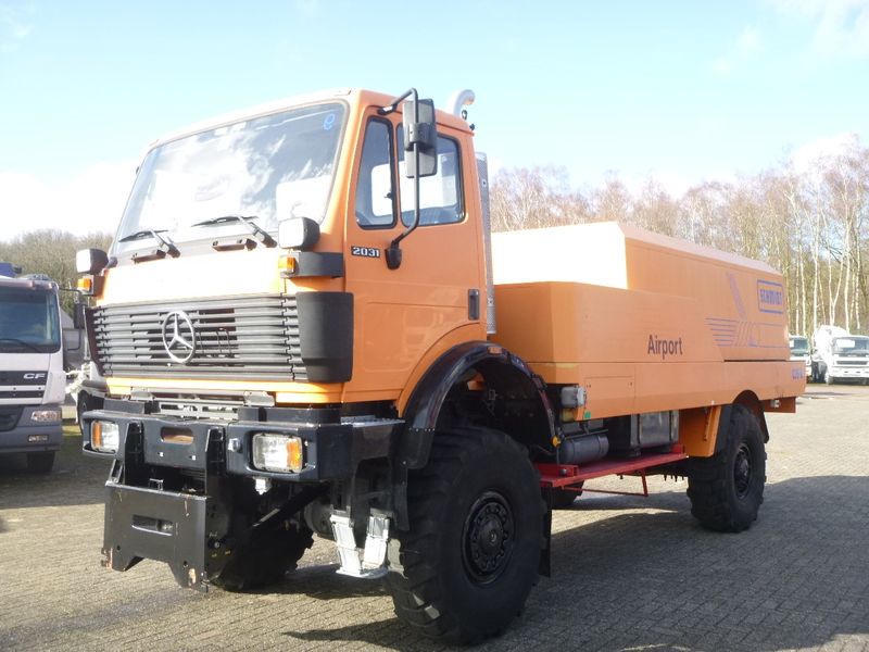 Mercedes SK 2031 4x4x4 Schmidt CJS9 airport sweeper snow plough on lease Mercedes SK 2031 4x4x4 Schmidt CJS9 airport sweeper snow plough: picture 4